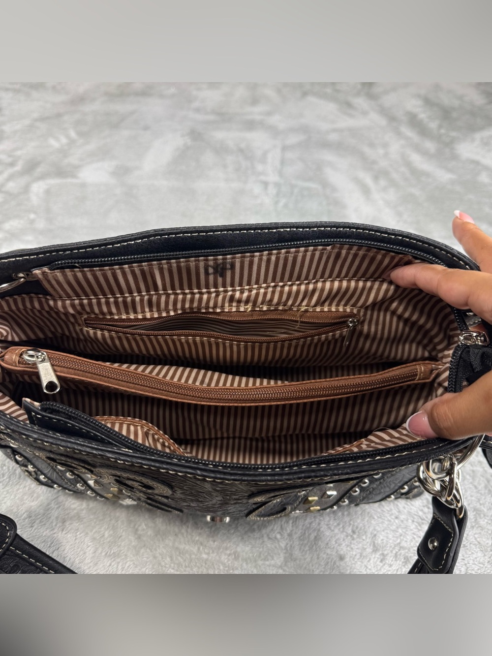 Western Buckle Concealed Carry Purse Country Handbag Women Shoulder Bag - Picture 9 of 13